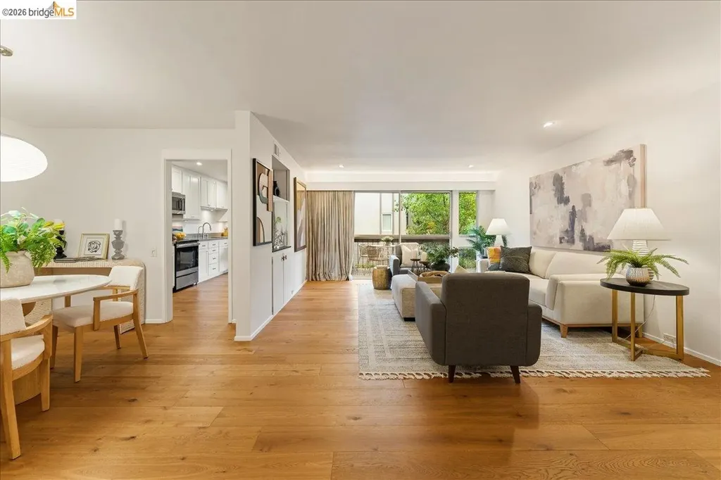 Oakland CA, 323 Monte Vista Avenue, Unit 210