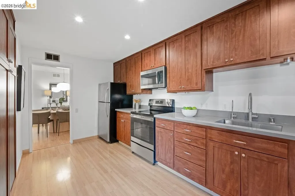 323 Monte Vista Avenue Oakland CA 94611