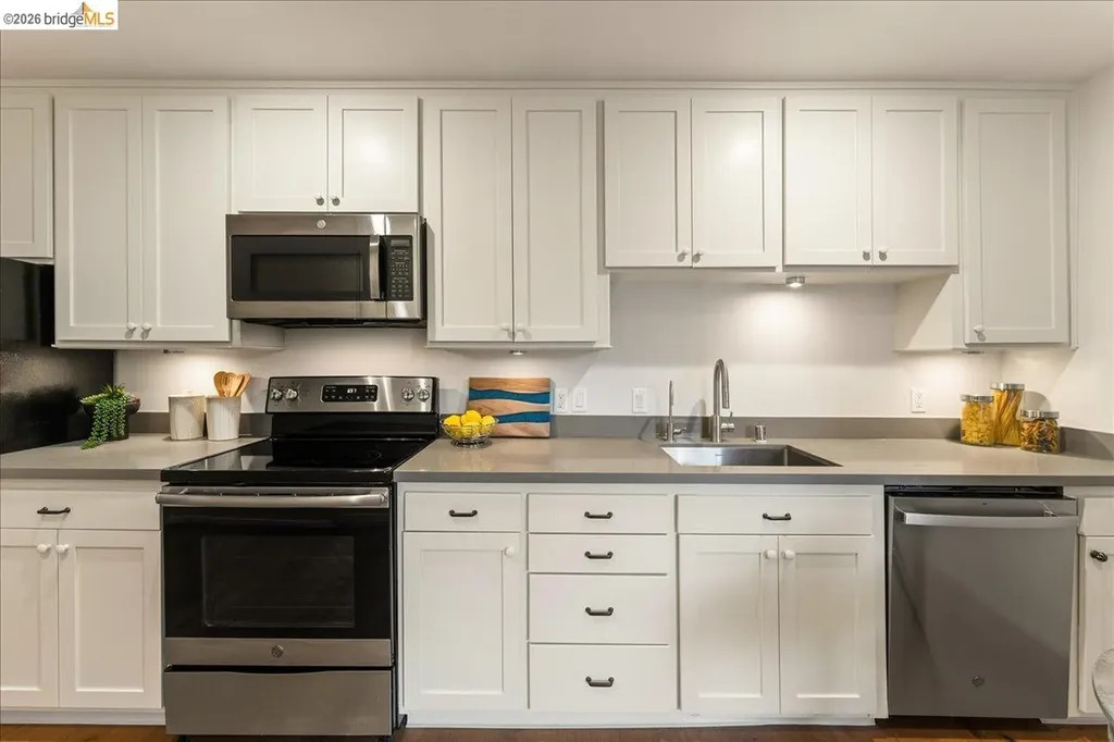 323 Monte Vista Avenue Oakland CA 94611