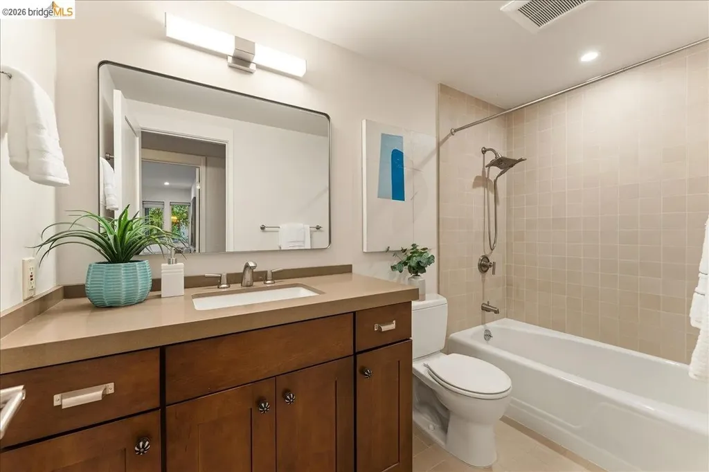 323 Monte Vista Avenue Oakland CA 94611