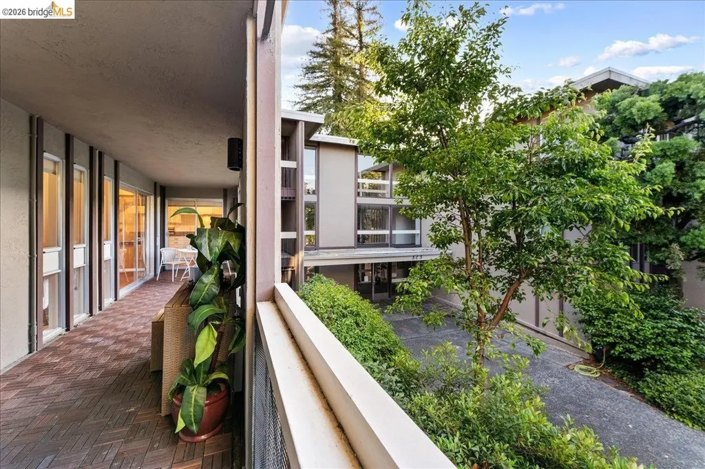 323 Monte Vista Avenue Oakland CA 94611