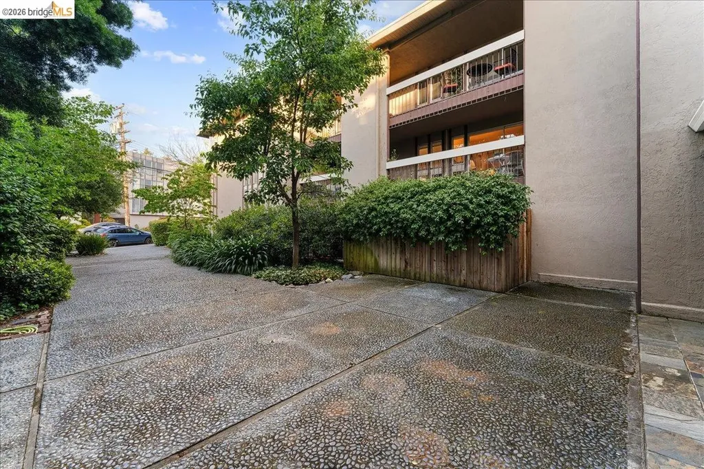 323 Monte Vista Avenue Oakland CA 94611