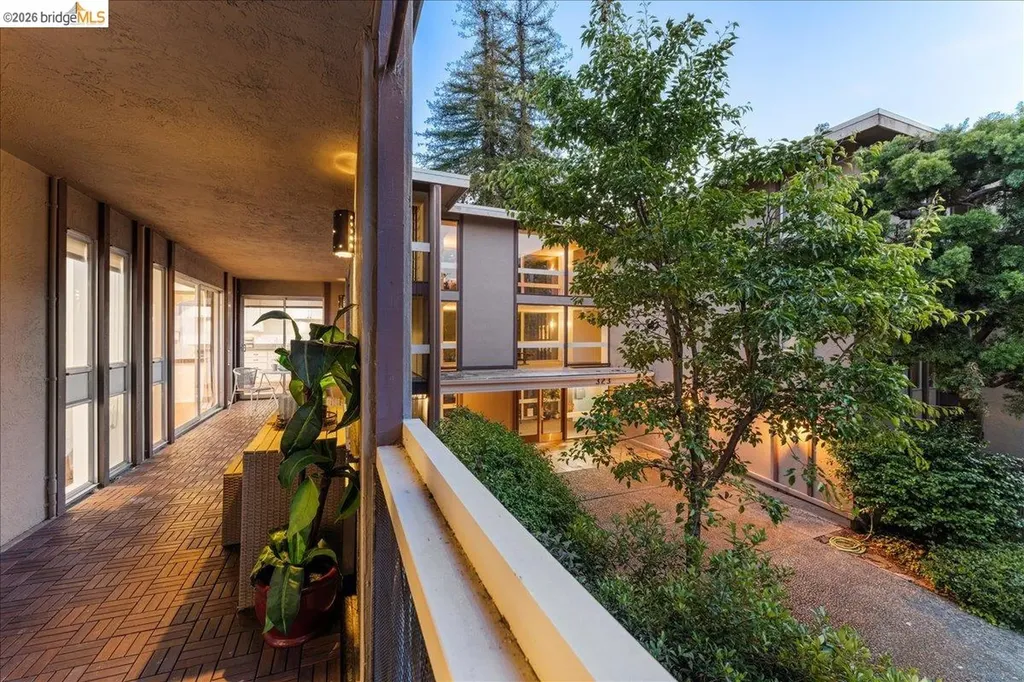 323 Monte Vista Avenue Oakland CA 94611