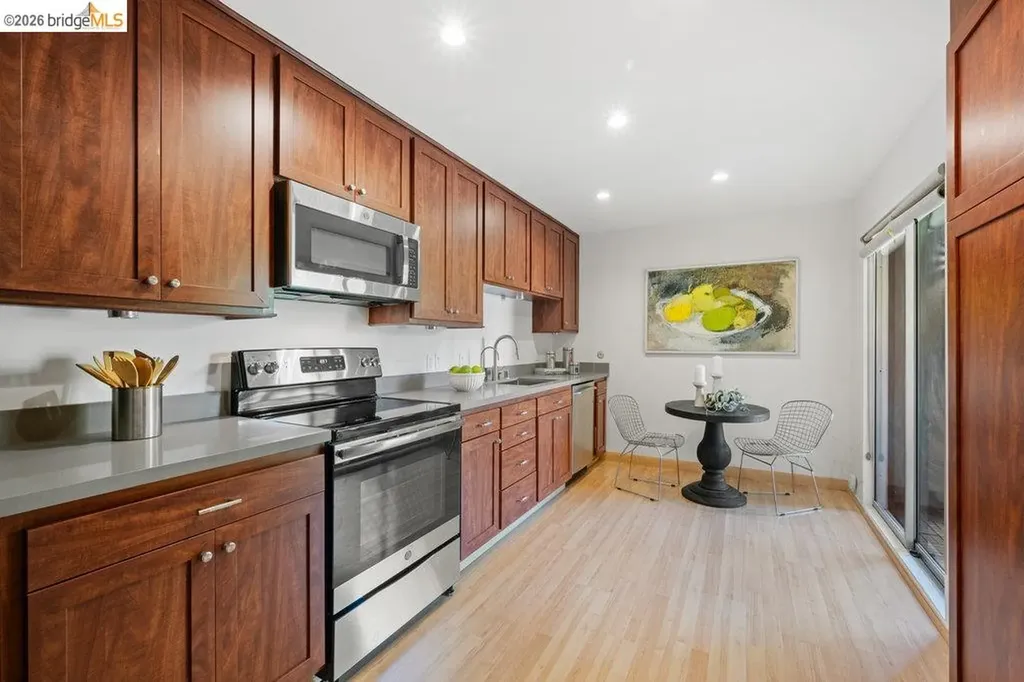 323 Monte Vista Avenue Oakland CA 94611