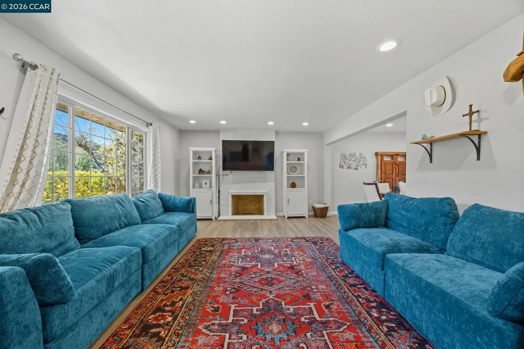2537 Simas Avenue Pinole CA 94564