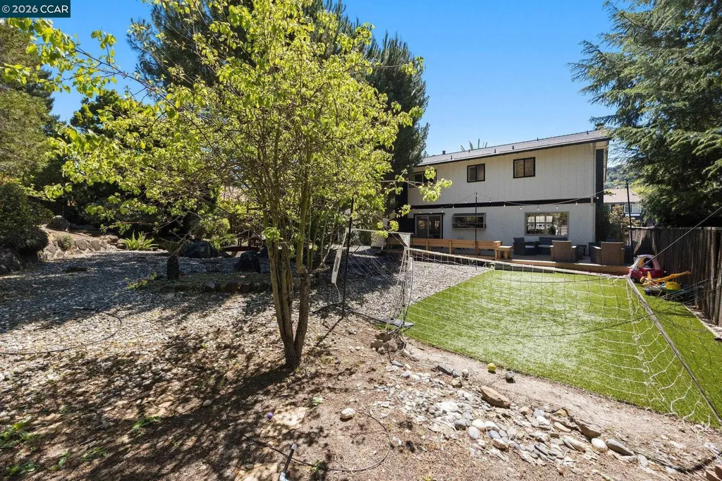 2537 Simas Avenue Pinole CA 94564