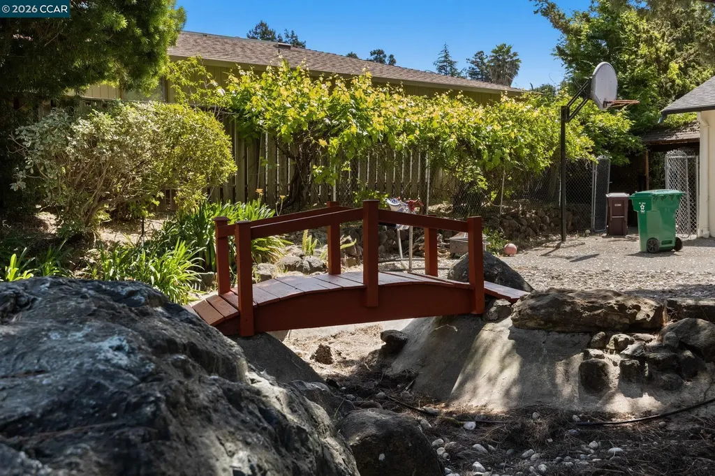 2537 Simas Avenue Pinole CA 94564