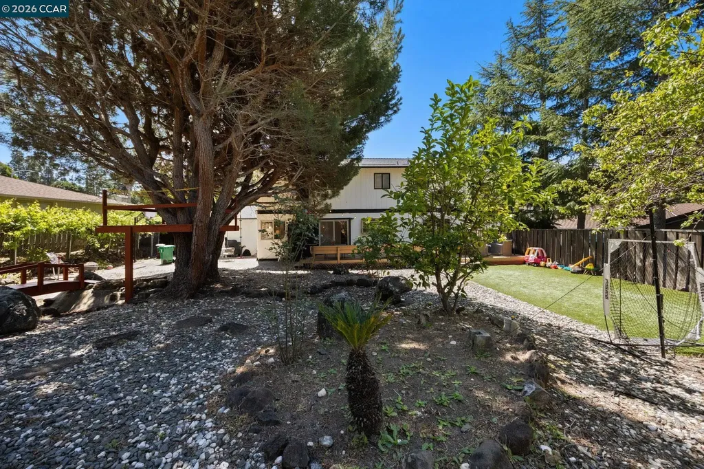 2537 Simas Avenue Pinole CA 94564