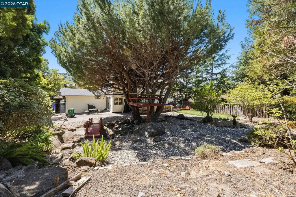 2537 Simas Avenue Pinole CA 94564