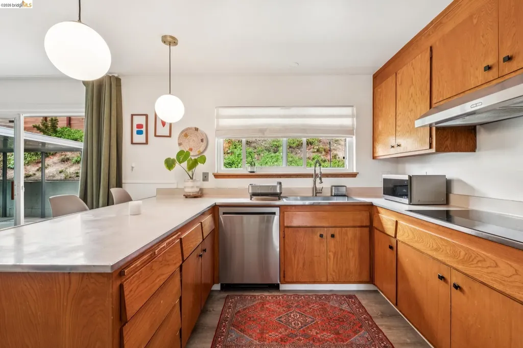 4851 Scotia Avenue Oakland CA 94605