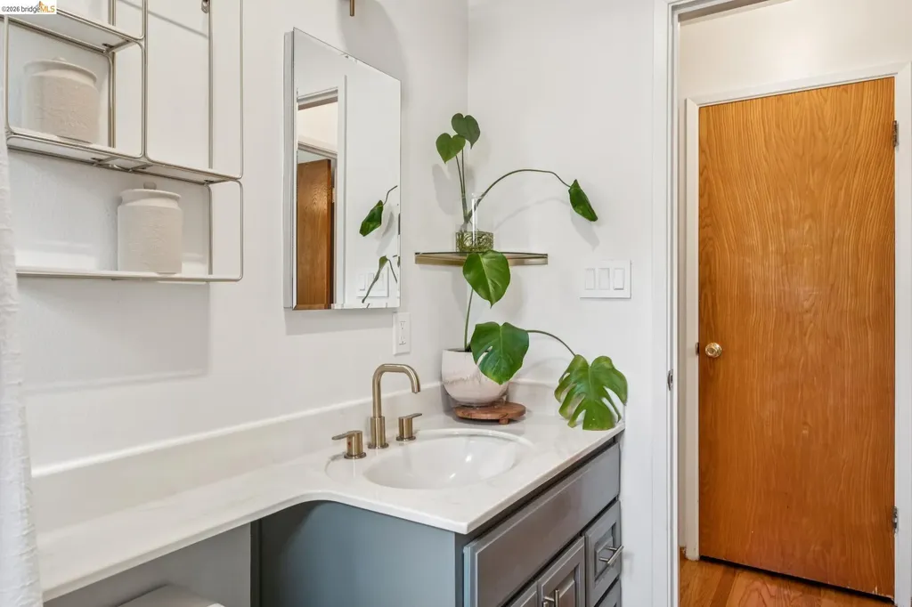 4851 Scotia Avenue Oakland CA 94605
