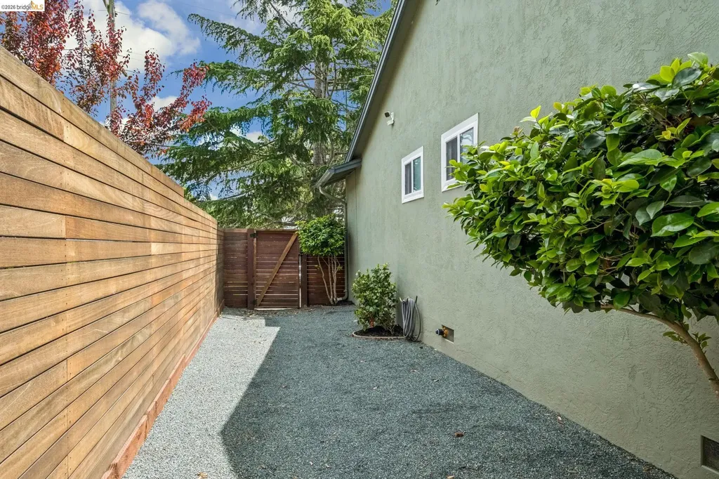 4851 Scotia Avenue Oakland CA 94605