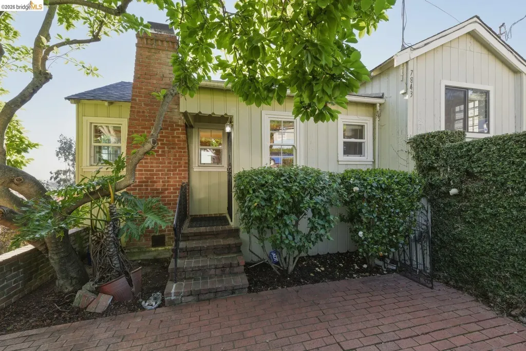 7843 Outlook Avenue Oakland CA 94605