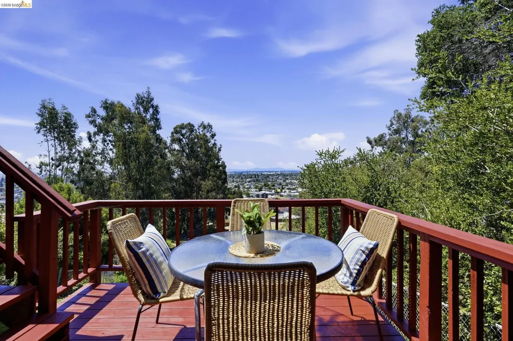7843 Outlook Avenue Oakland CA 94605