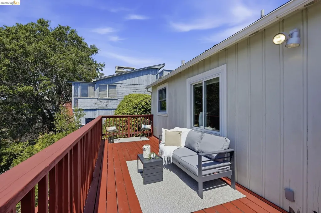 7843 Outlook Avenue Oakland CA 94605
