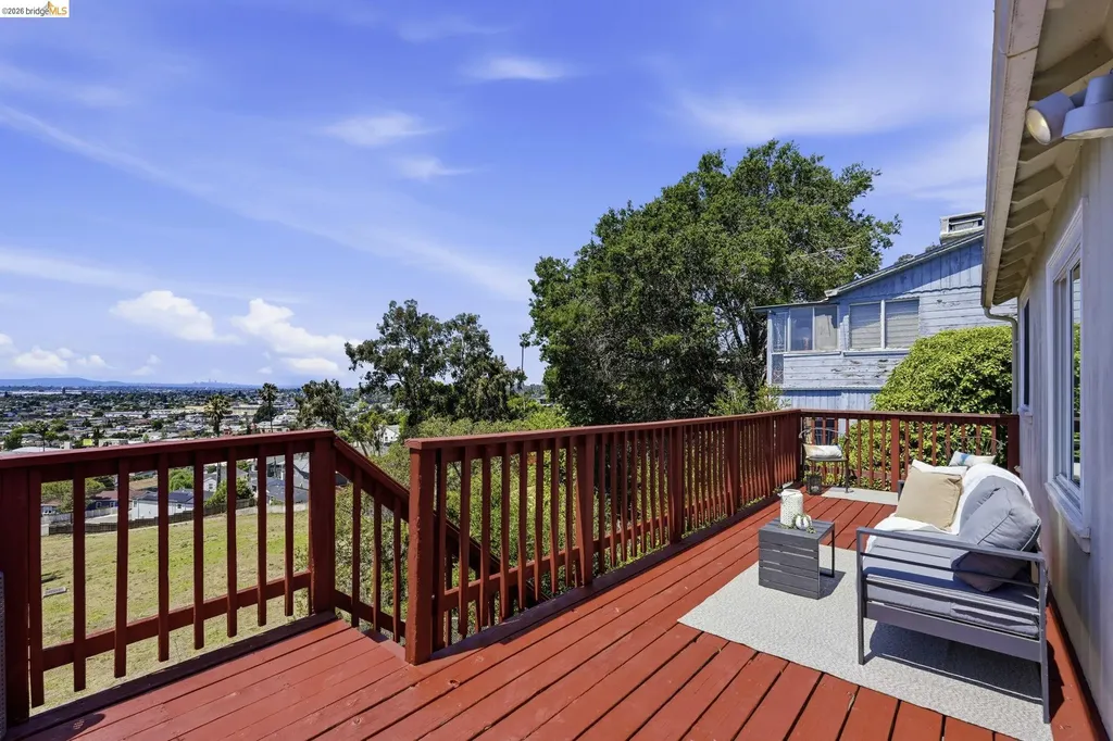7843 Outlook Avenue Oakland CA 94605