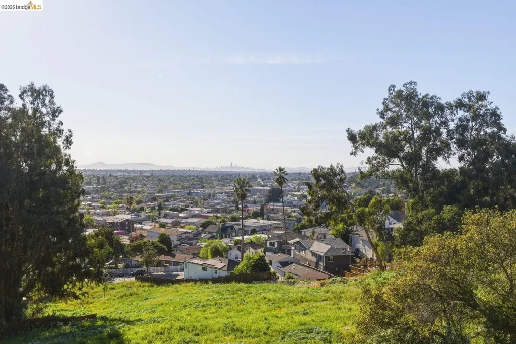 7843 Outlook Avenue Oakland CA 94605