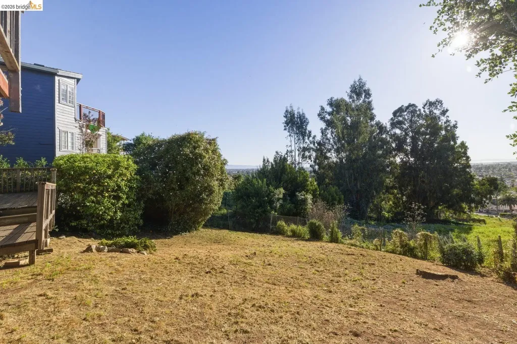 7843 Outlook Avenue Oakland CA 94605