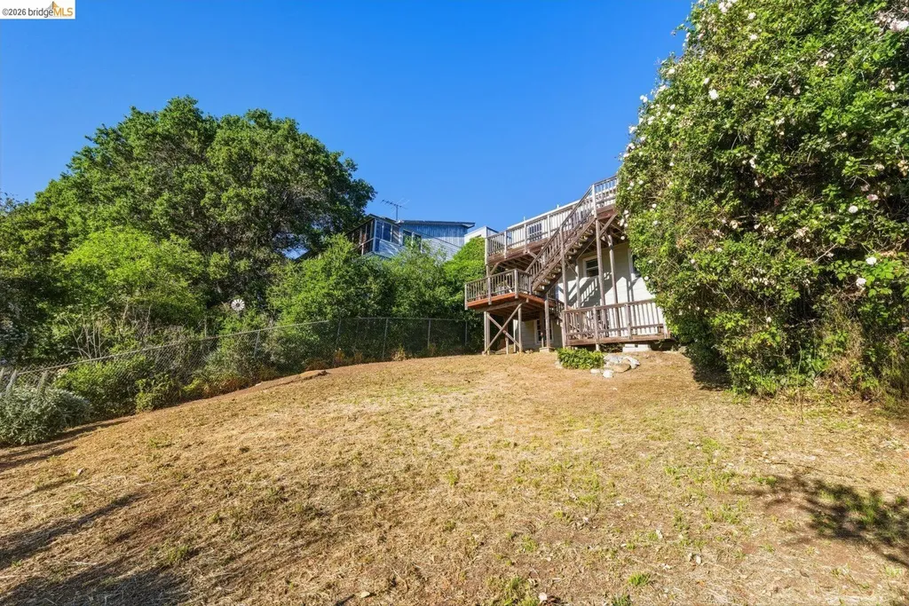 7843 Outlook Avenue Oakland CA 94605
