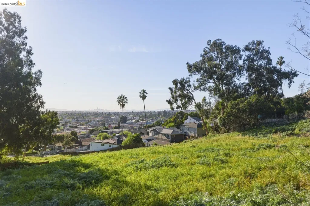 7843 Outlook Avenue Oakland CA 94605