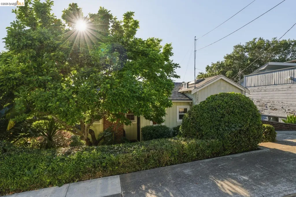 7843 Outlook Avenue Oakland CA 94605