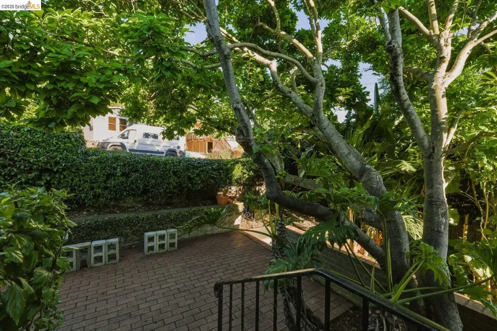 7843 Outlook Avenue Oakland CA 94605