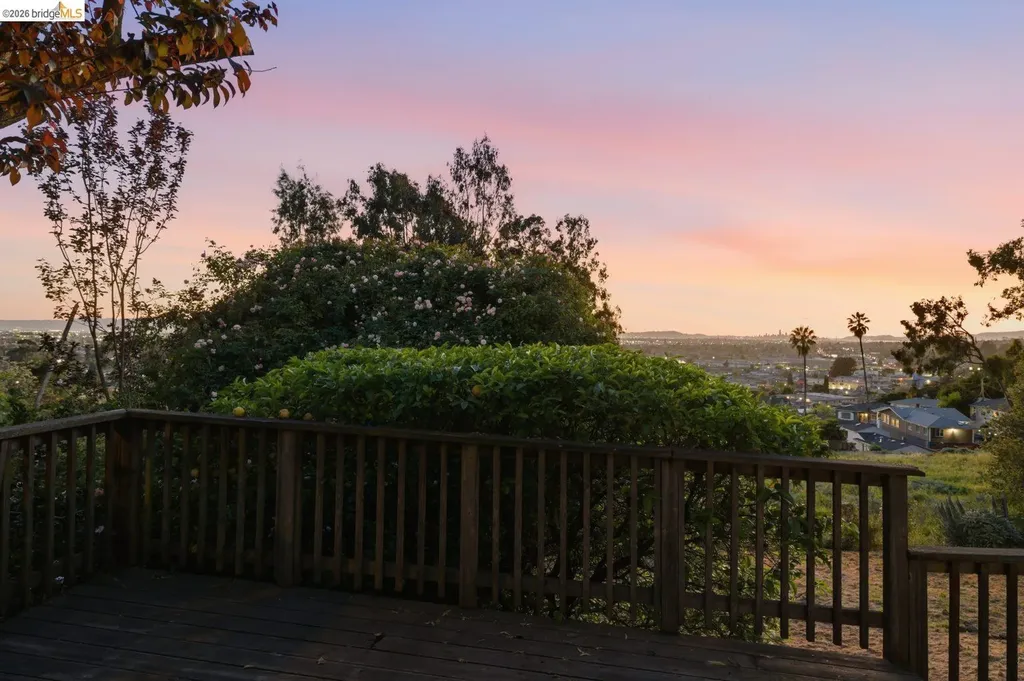 7843 Outlook Avenue Oakland CA 94605