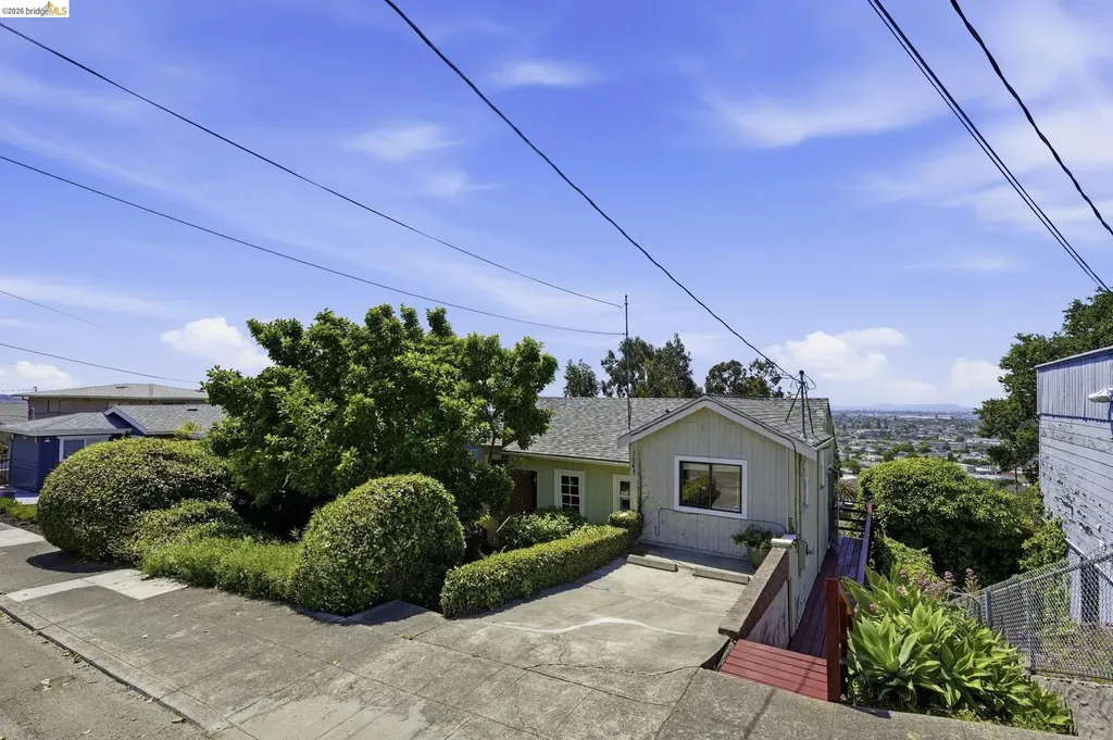 7843 Outlook Avenue Oakland CA 94605