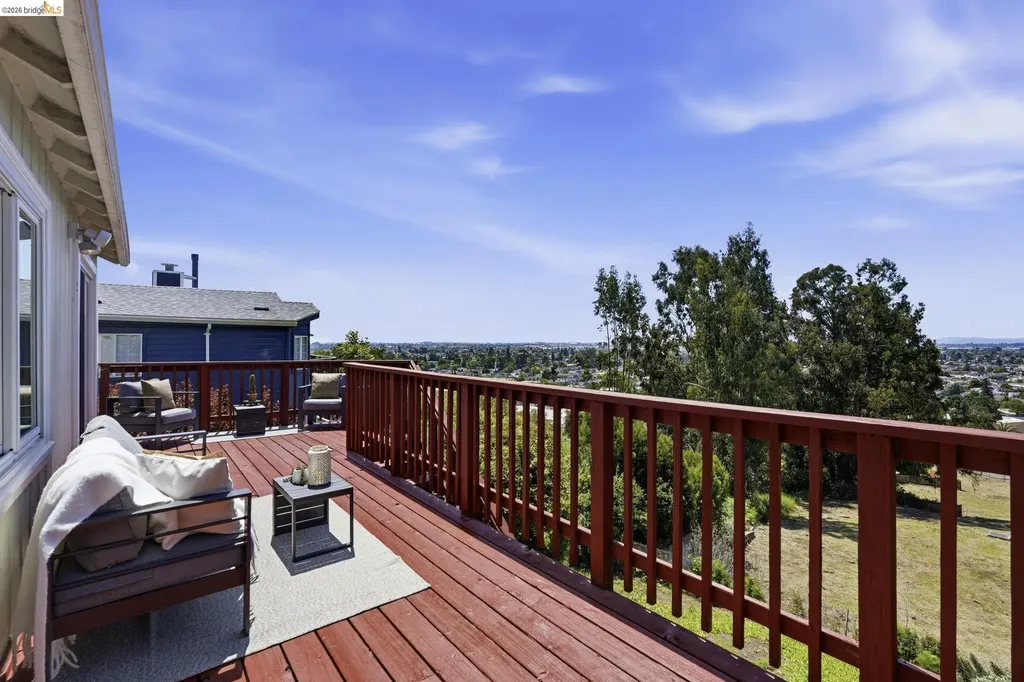 7843 Outlook Avenue Oakland CA 94605