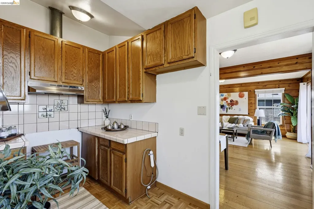 7843 Outlook Avenue Oakland CA 94605