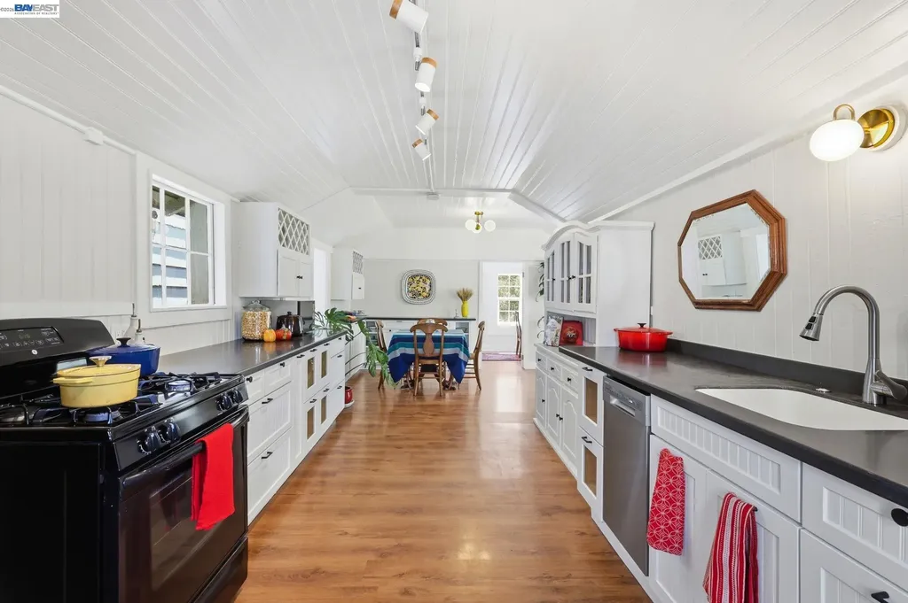 30 Niantic Avenue San Francisco CA 94132