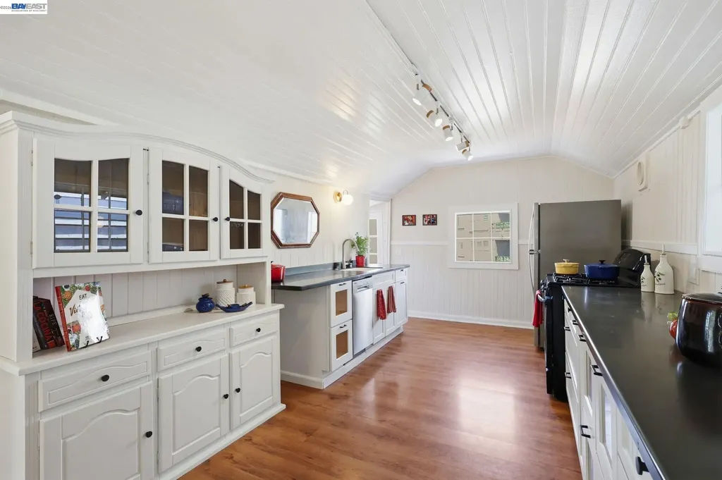 30 Niantic Avenue San Francisco CA 94132