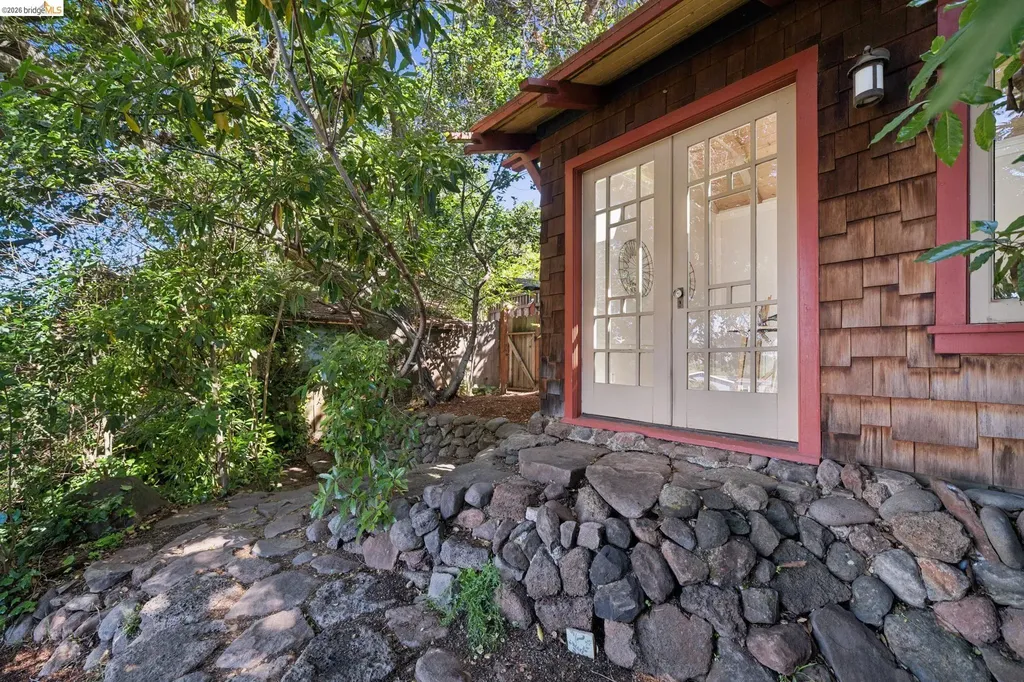 1016 Elbert Street Oakland CA 94602