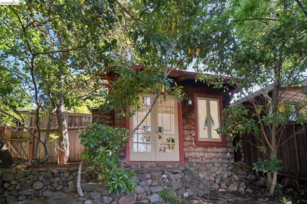 1016 Elbert Street Oakland CA 94602