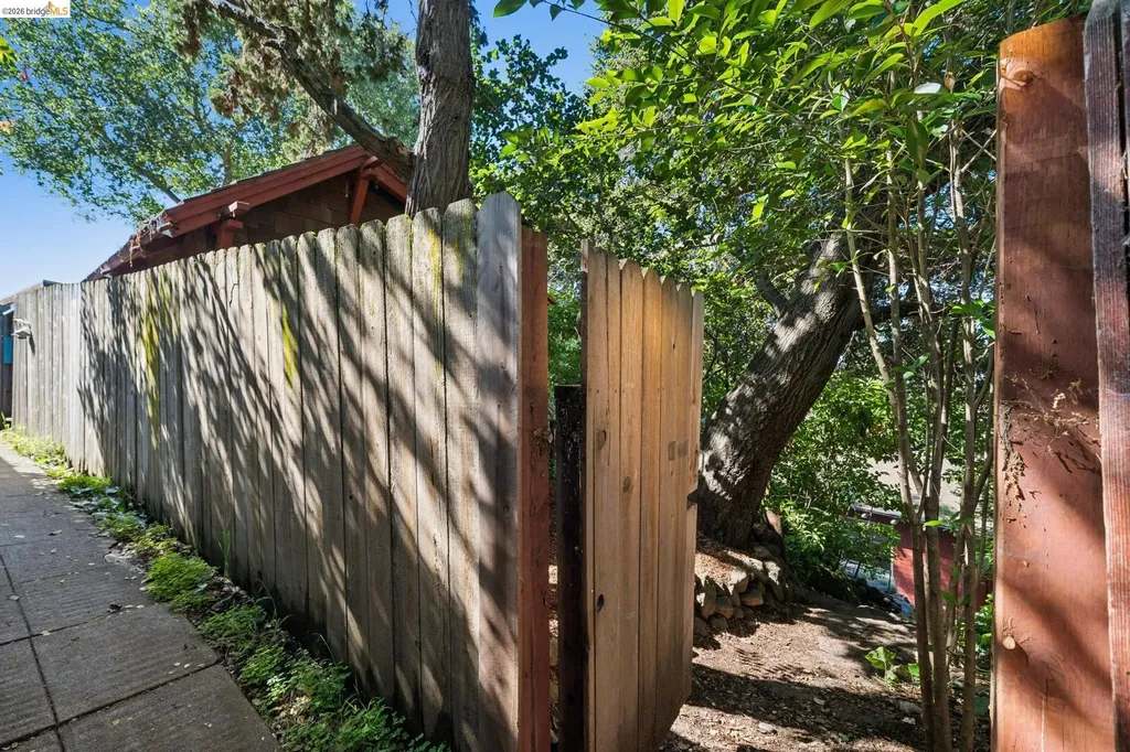 1016 Elbert Street Oakland CA 94602