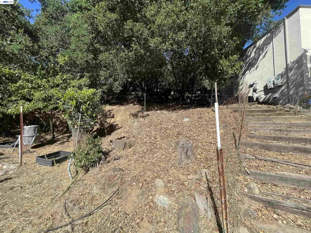 5415 Leona Street Oakland CA 94619