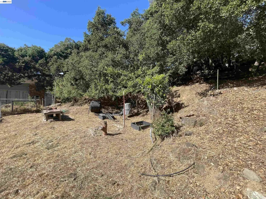 5415 Leona Street Oakland CA 94619
