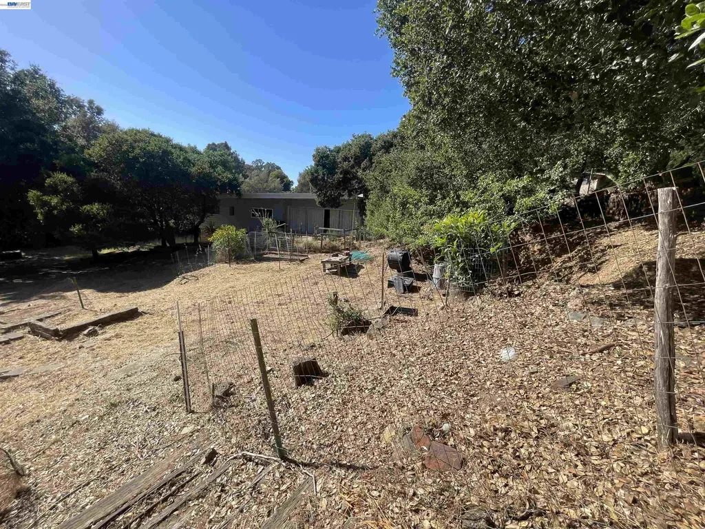 5415 Leona Street Oakland CA 94619