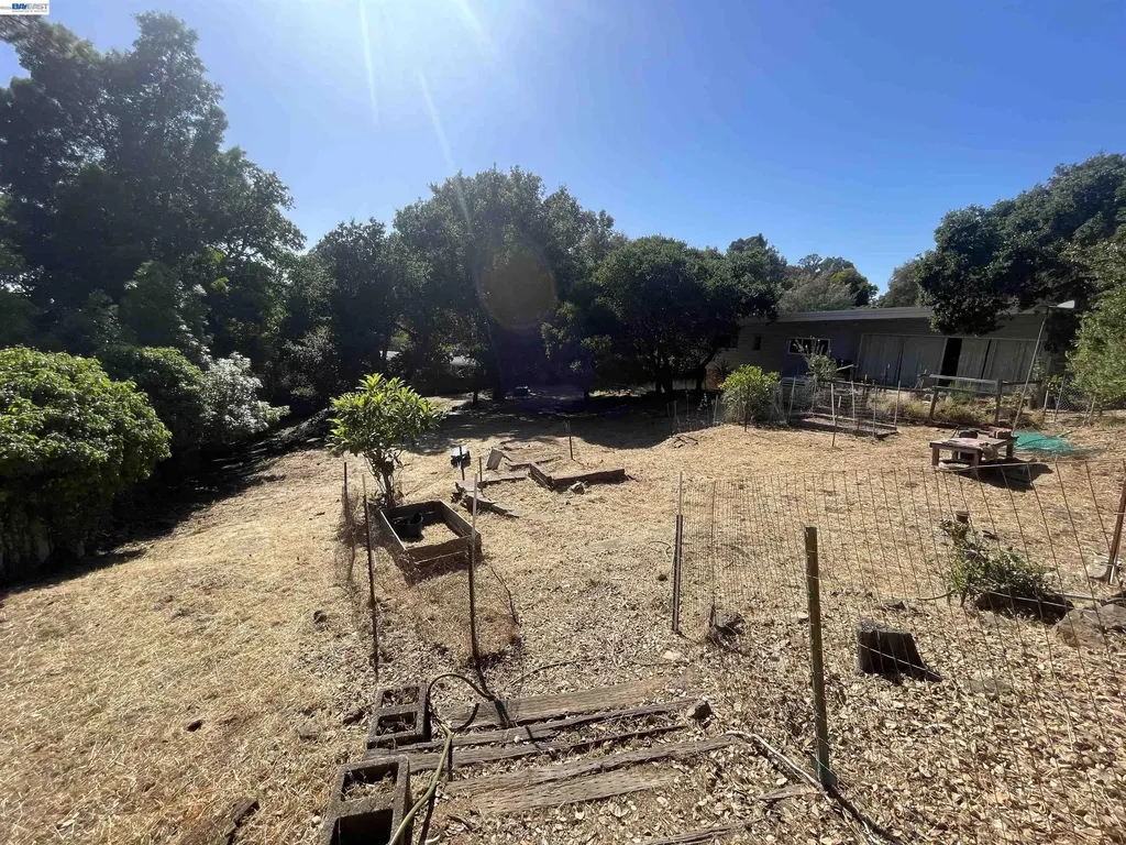 5415 Leona Street Oakland CA 94619