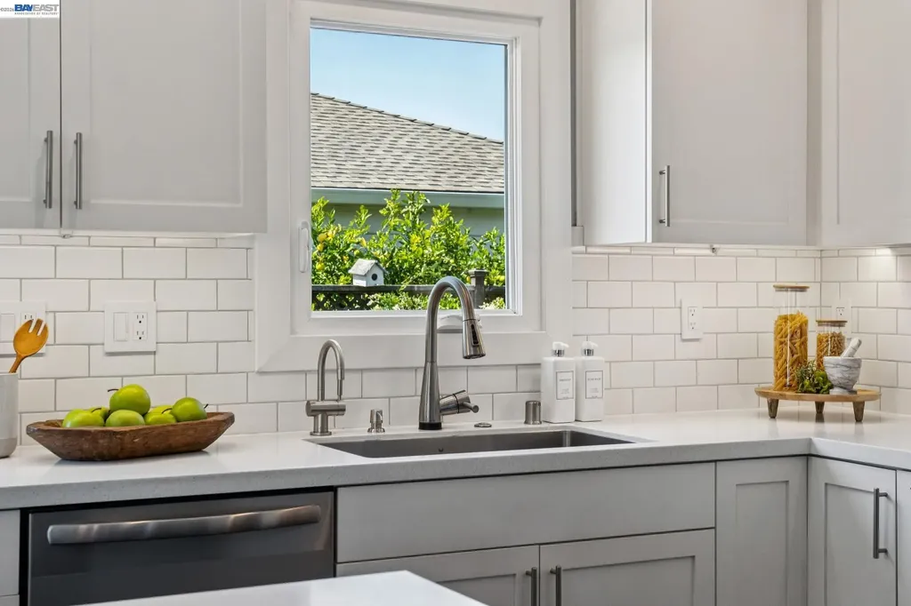 2917 Waterton Alameda CA 94501