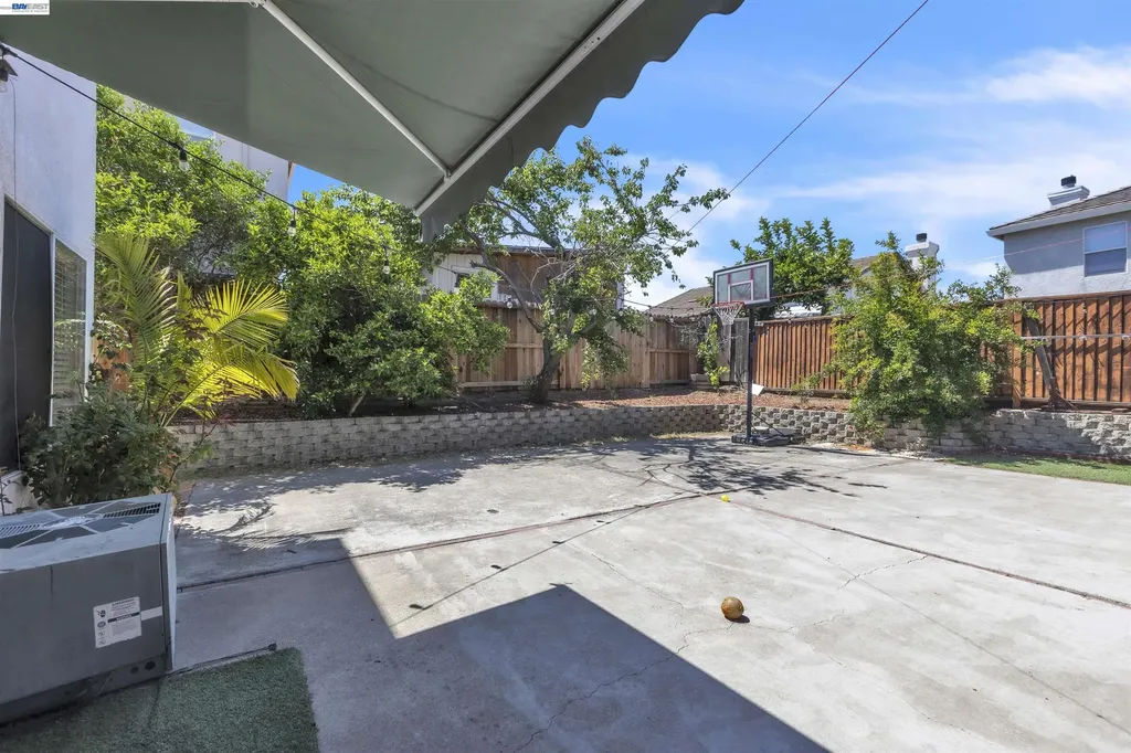 5059 Glenhollow Way Antioch CA 94531