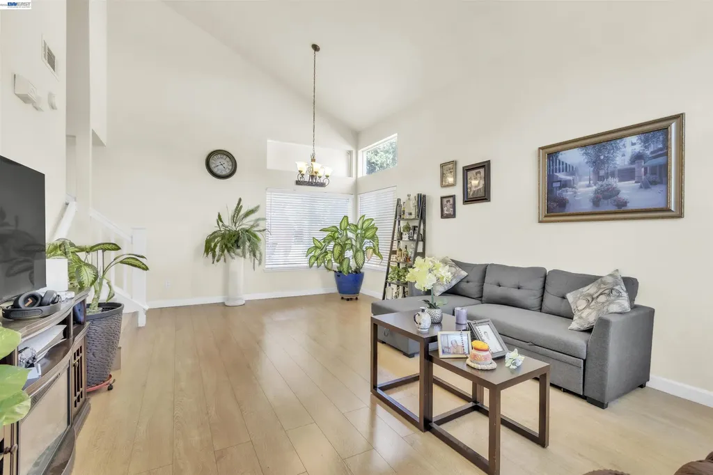 5059 Glenhollow Way Antioch CA 94531