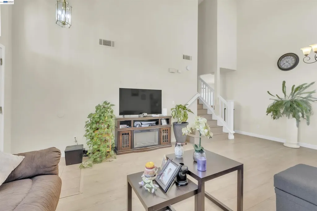 5059 Glenhollow Way Antioch CA 94531