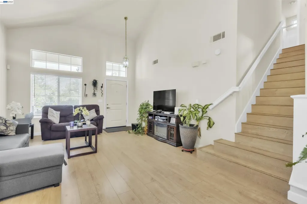 5059 Glenhollow Way Antioch CA 94531