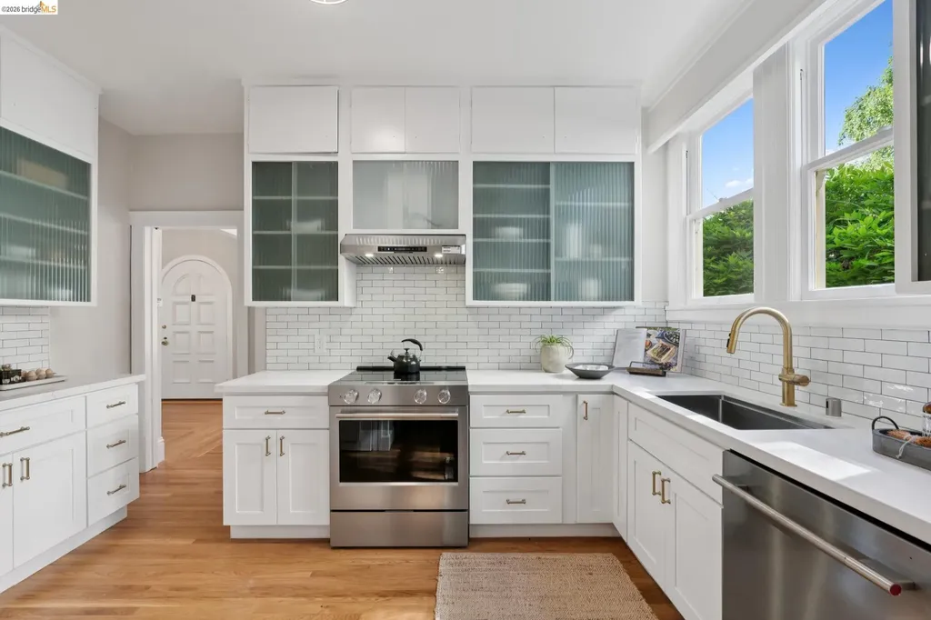 1021 Longridge Road Oakland CA 94610