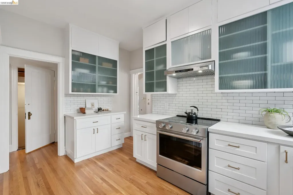 1021 Longridge Road Oakland CA 94610
