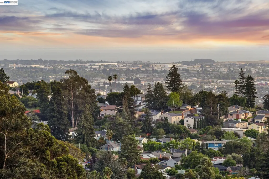 6767 Skyview Drive Oakland CA 94605