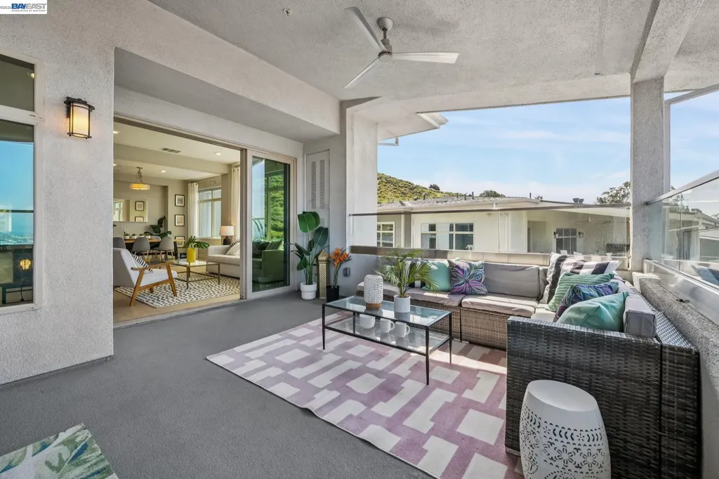 6767 Skyview Drive Oakland CA 94605