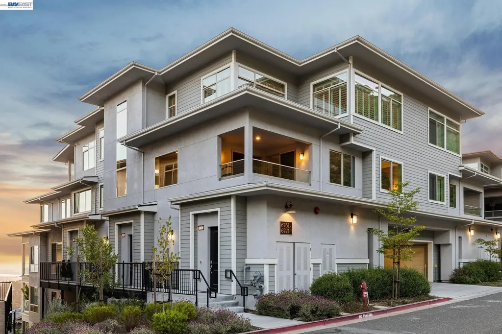 6767 Skyview Drive Oakland CA 94605