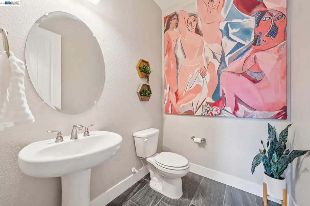 6767 Skyview Drive Oakland CA 94605